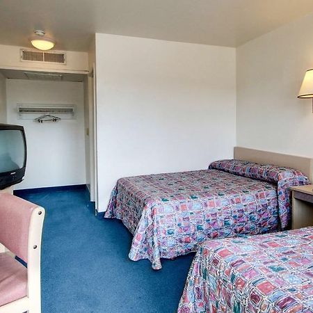 Motel 6 Des Moines South - Airport מראה חיצוני תמונה