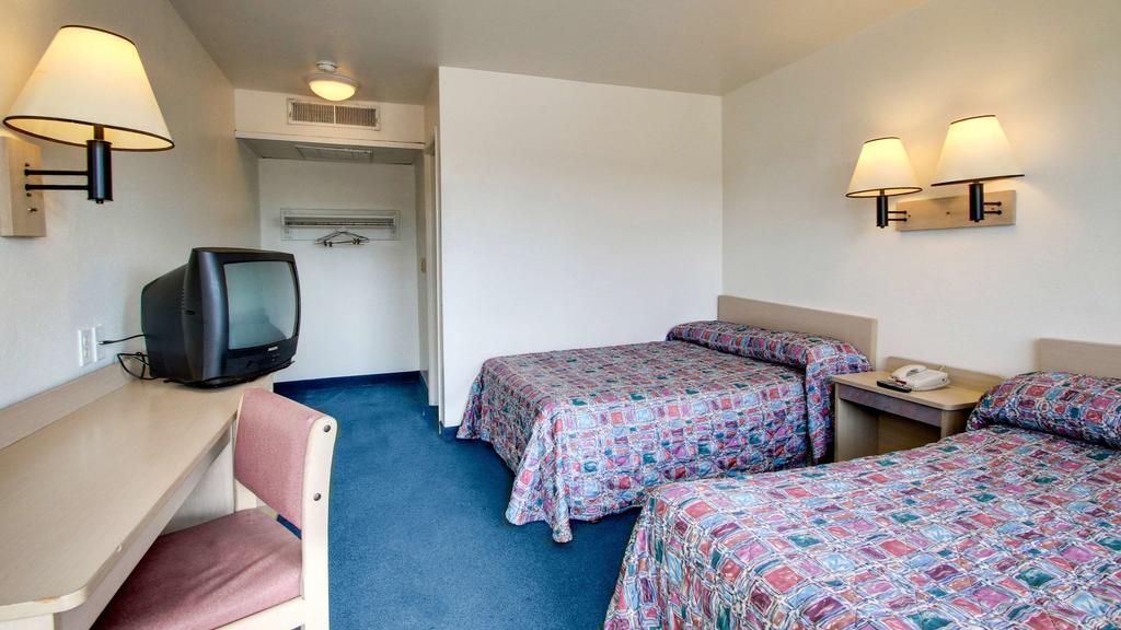Motel 6 Des Moines South - Airport מראה חיצוני תמונה