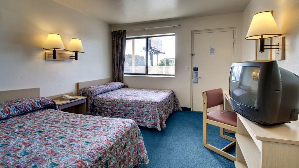 Motel 6 Des Moines South - Airport מראה חיצוני תמונה