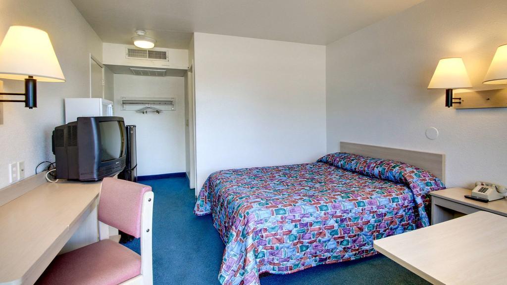 Motel 6 Des Moines South - Airport מראה חיצוני תמונה