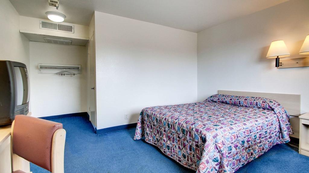 Motel 6 Des Moines South - Airport מראה חיצוני תמונה