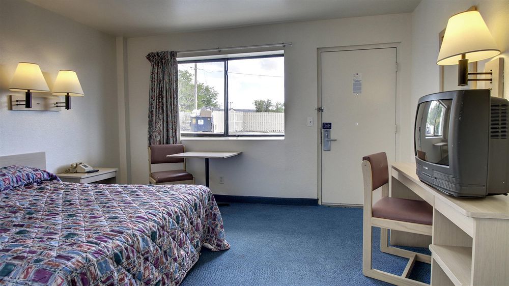 Motel 6 Des Moines South - Airport מראה חיצוני תמונה