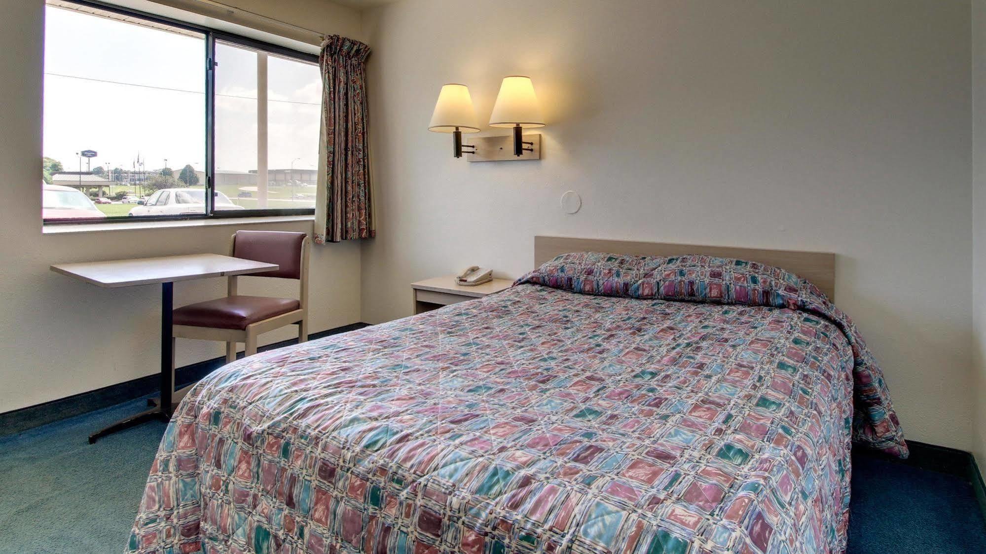 Motel 6 Des Moines South - Airport מראה חיצוני תמונה