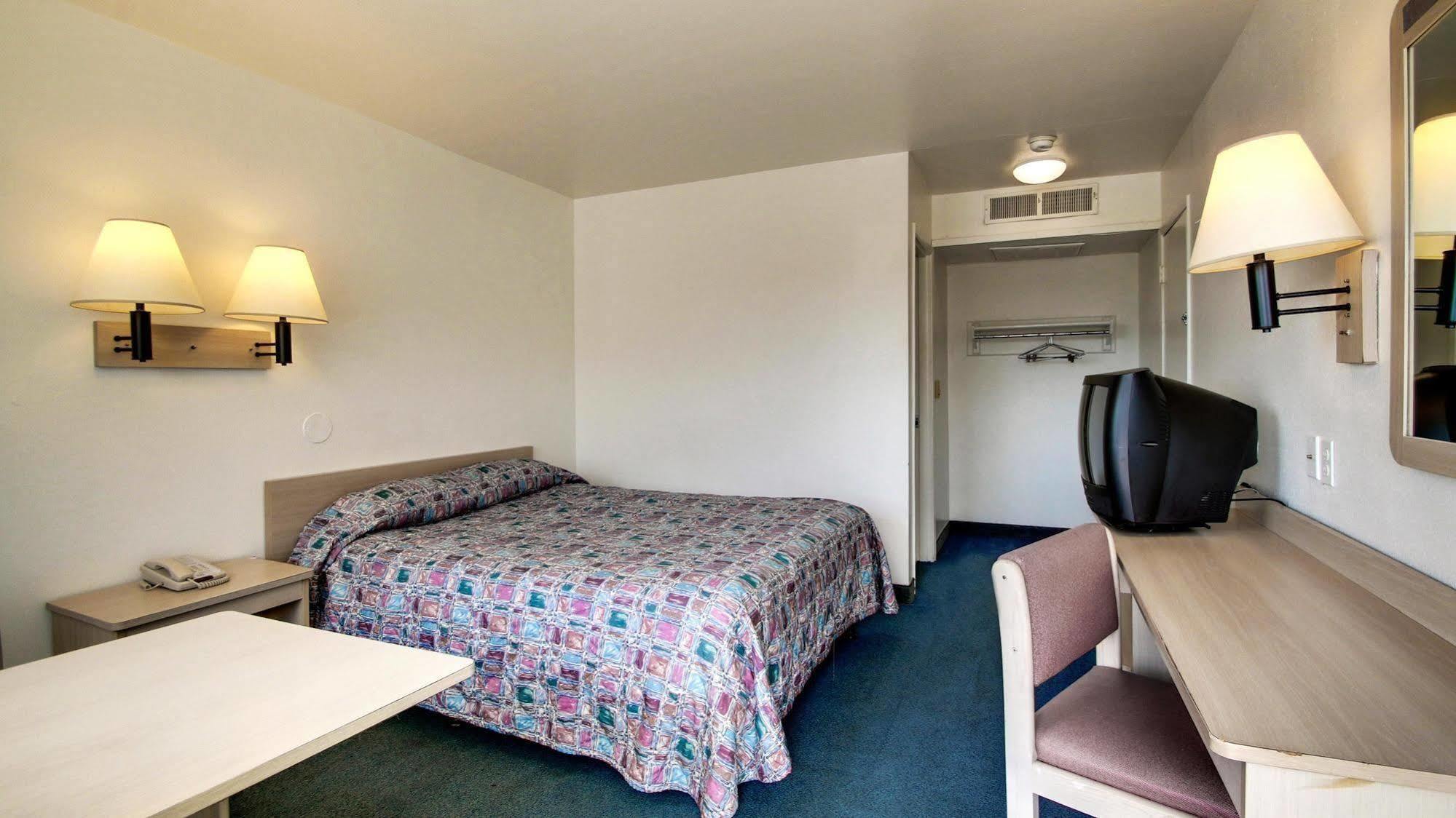 Motel 6 Des Moines South - Airport מראה חיצוני תמונה