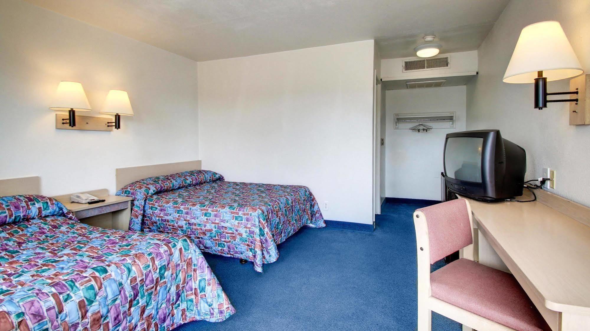 Motel 6 Des Moines South - Airport מראה חיצוני תמונה